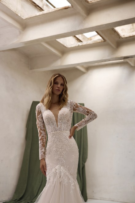 https://www.sposa-lia.com/images/stories/virtuemart/product/per-in white-017-ava-02.jpg